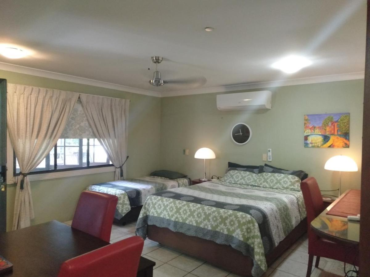 Homestay At Julie'S Кернс Екстер'єр фото