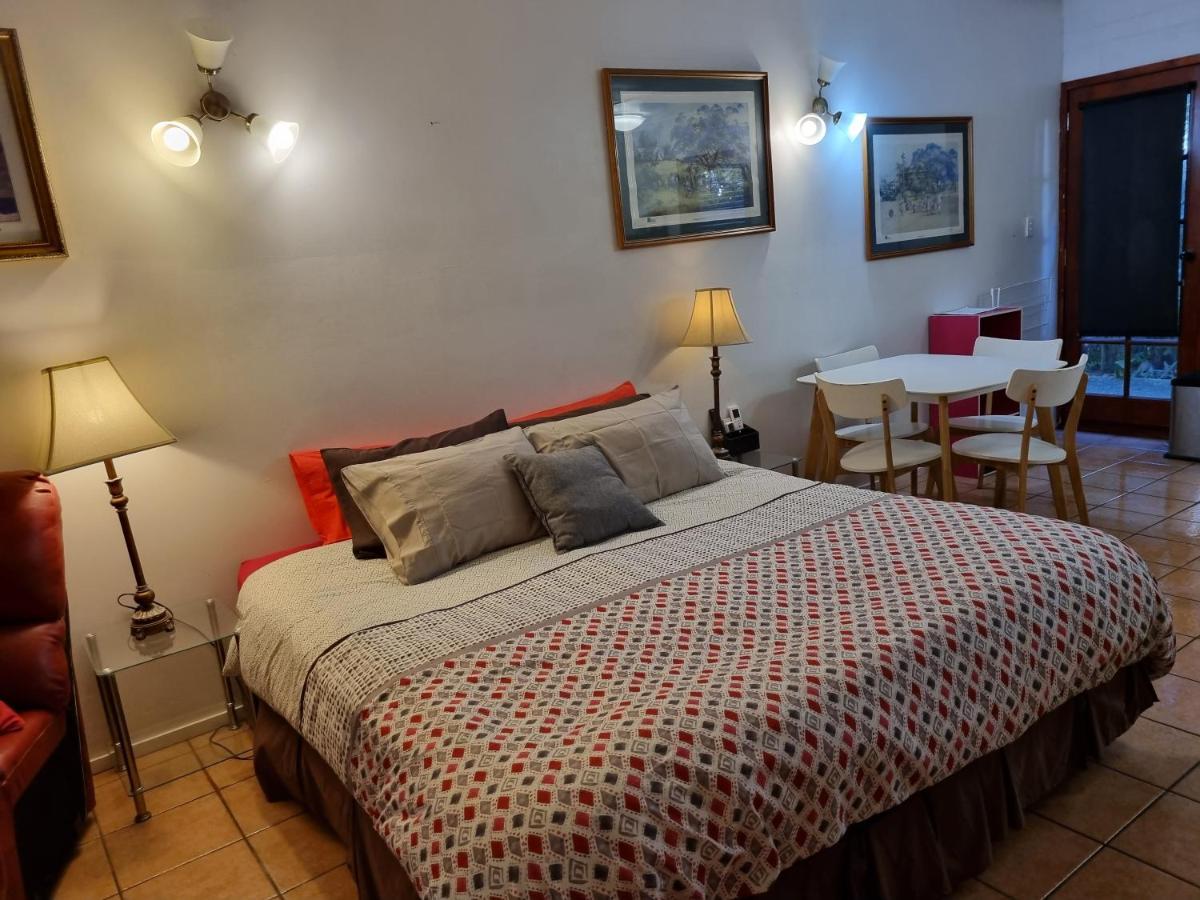 Homestay At Julie'S Кернс Екстер'єр фото